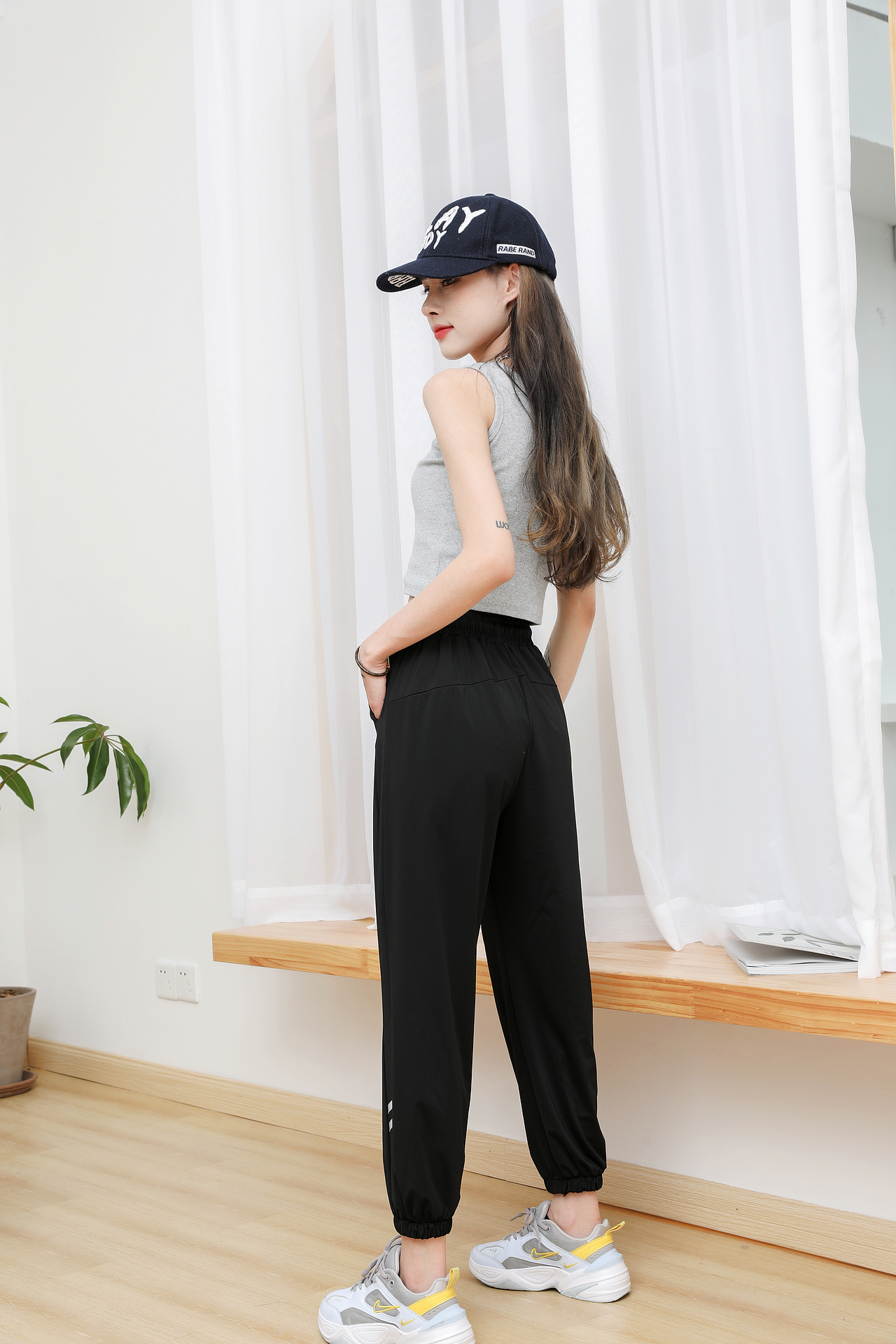 美女养养眼  也就这点爱好了哈哈😄