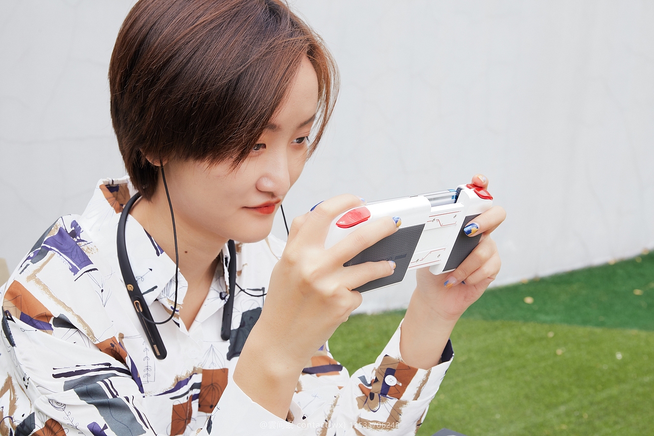 OPPO 高达版 Reno Ace手机、降噪耳机、游戏手柄 图赏（图ZMjA4NTk0NDM2） - 产品摄影 - 站酷设计师云间眠原创素材 - 站酷ZCOOL