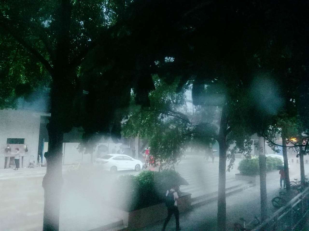 6.7 雨季（图ZMTE3MzY5MDA4） - 人文/纪实摄影 - 站酷设计师uiio原创素材 - 站酷ZCOOL