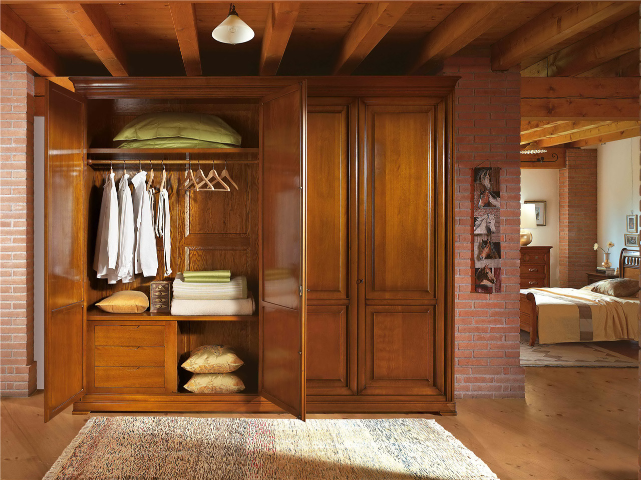 华丽美式风格卧室实木衣柜装修效果图