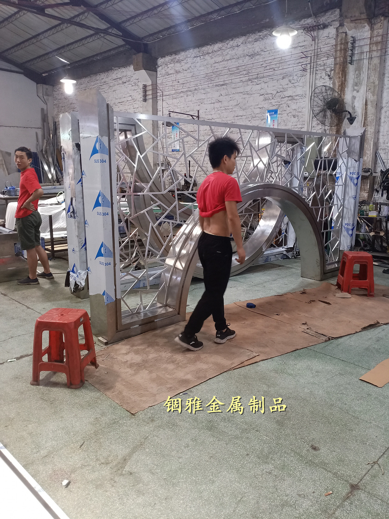 新颖独特的中式仿古铜铝板雕花屏风隔断（图ZMjMyMzI3MjM2） - 建筑设计 - 站酷设计师锢雅18566019743原创素材 - 站酷ZCOOL