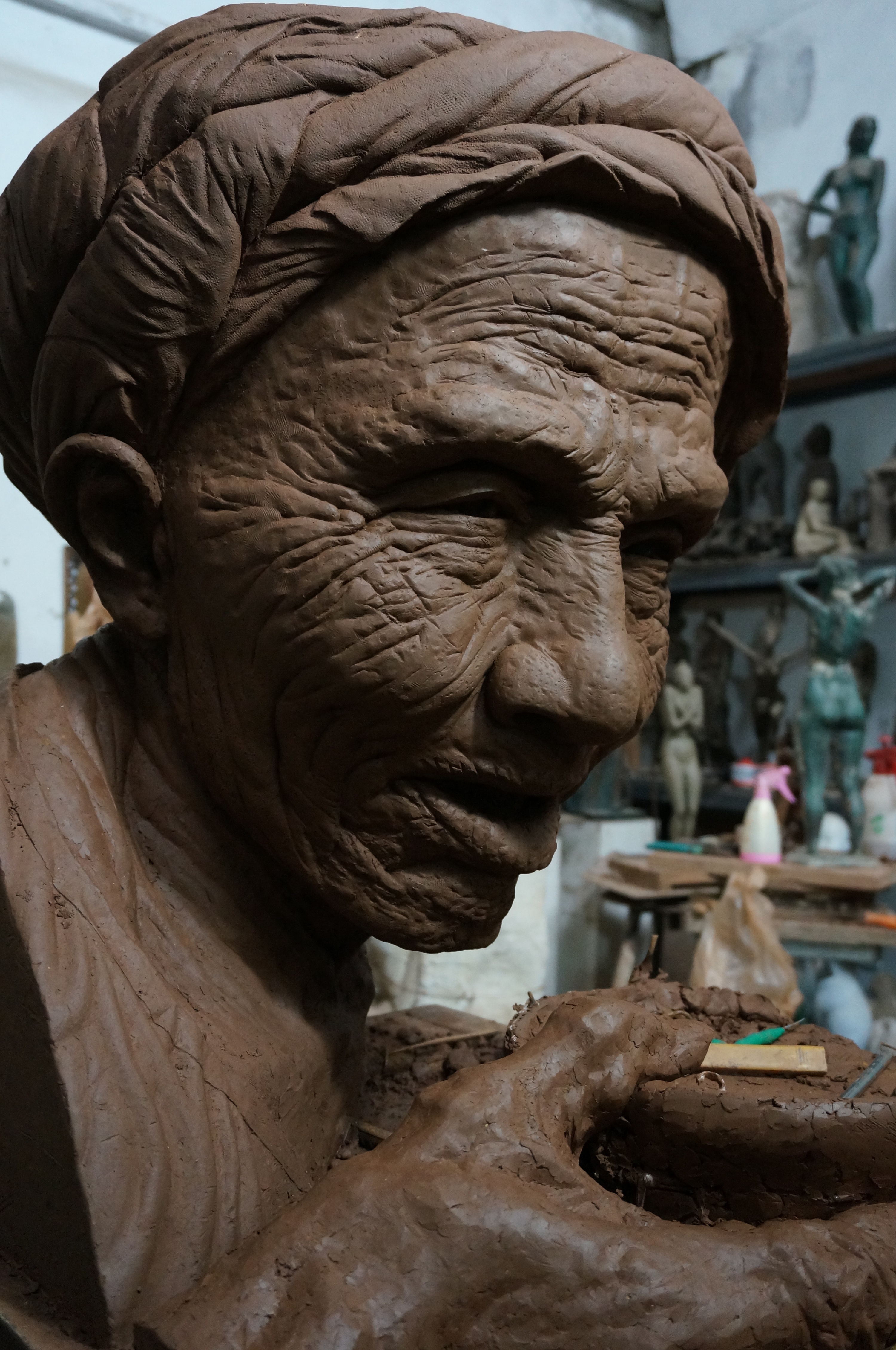 《父亲》罗中立----雕塑泥稿未完···先睹为快!