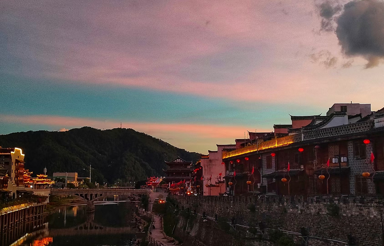 落日余晖,秋意浓