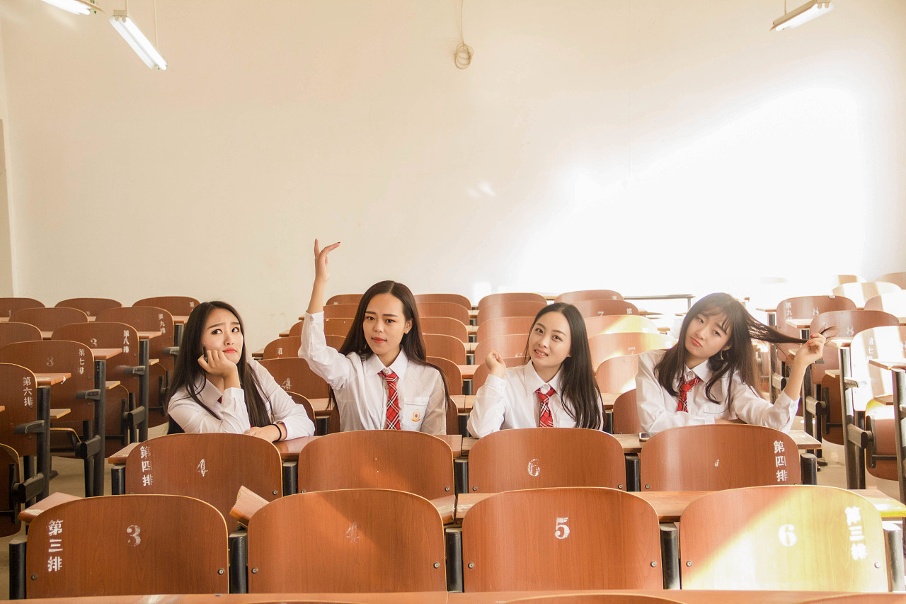 毕业季#感谢服装学院设计的原创校服,给大学画上圆满句号