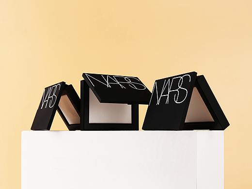 NARS-裸光蜜粉饼