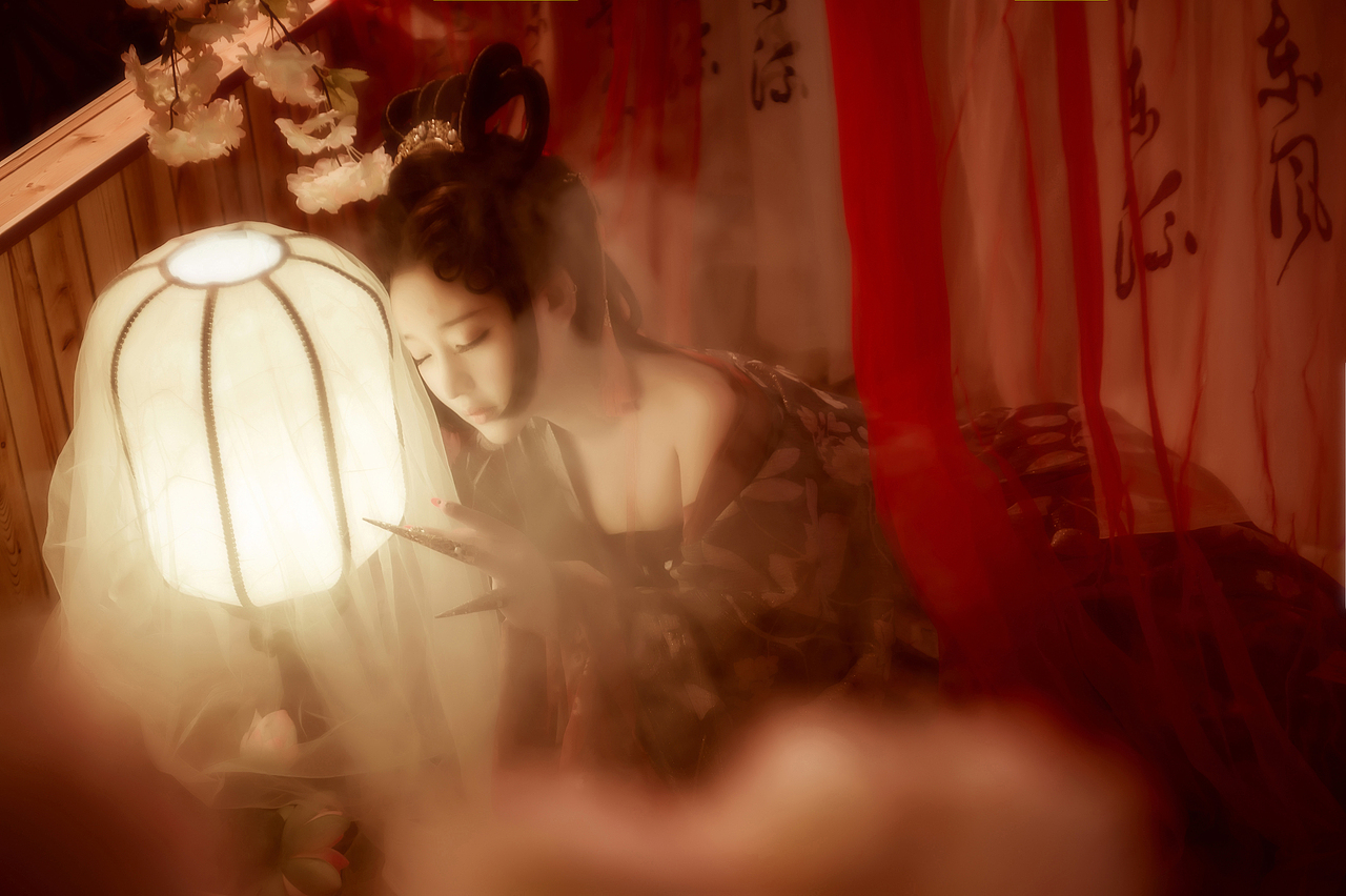 报道金钗坠也,十指露、春笋纤长。 亲曾见,全胜宋玉,想（图ZMTUwNDYzNTQw） - 人像摄影 - 站酷设计师平了个平平平原创素材 - 站酷ZCOOL