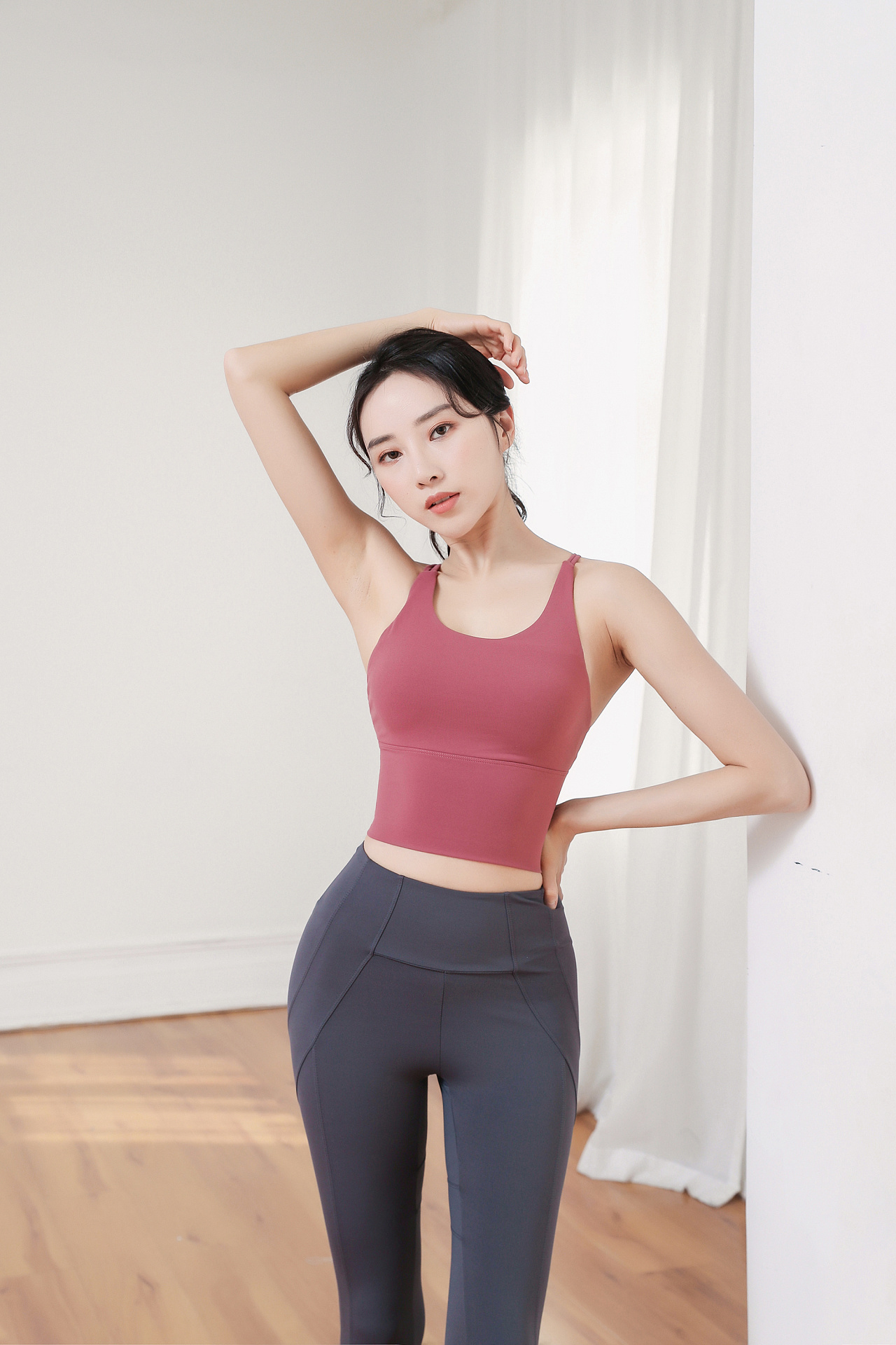 瑜伽服模特拍摄室内场景