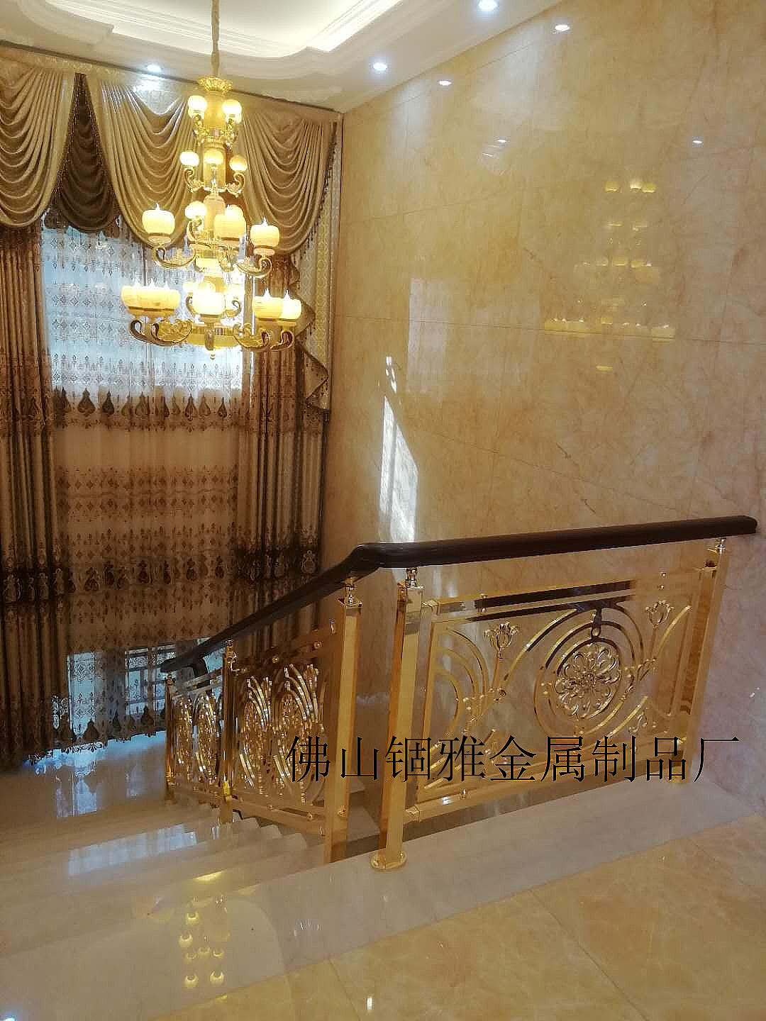 三亚别墅楼梯护栏 铝板黄铜板雕花热潮款
