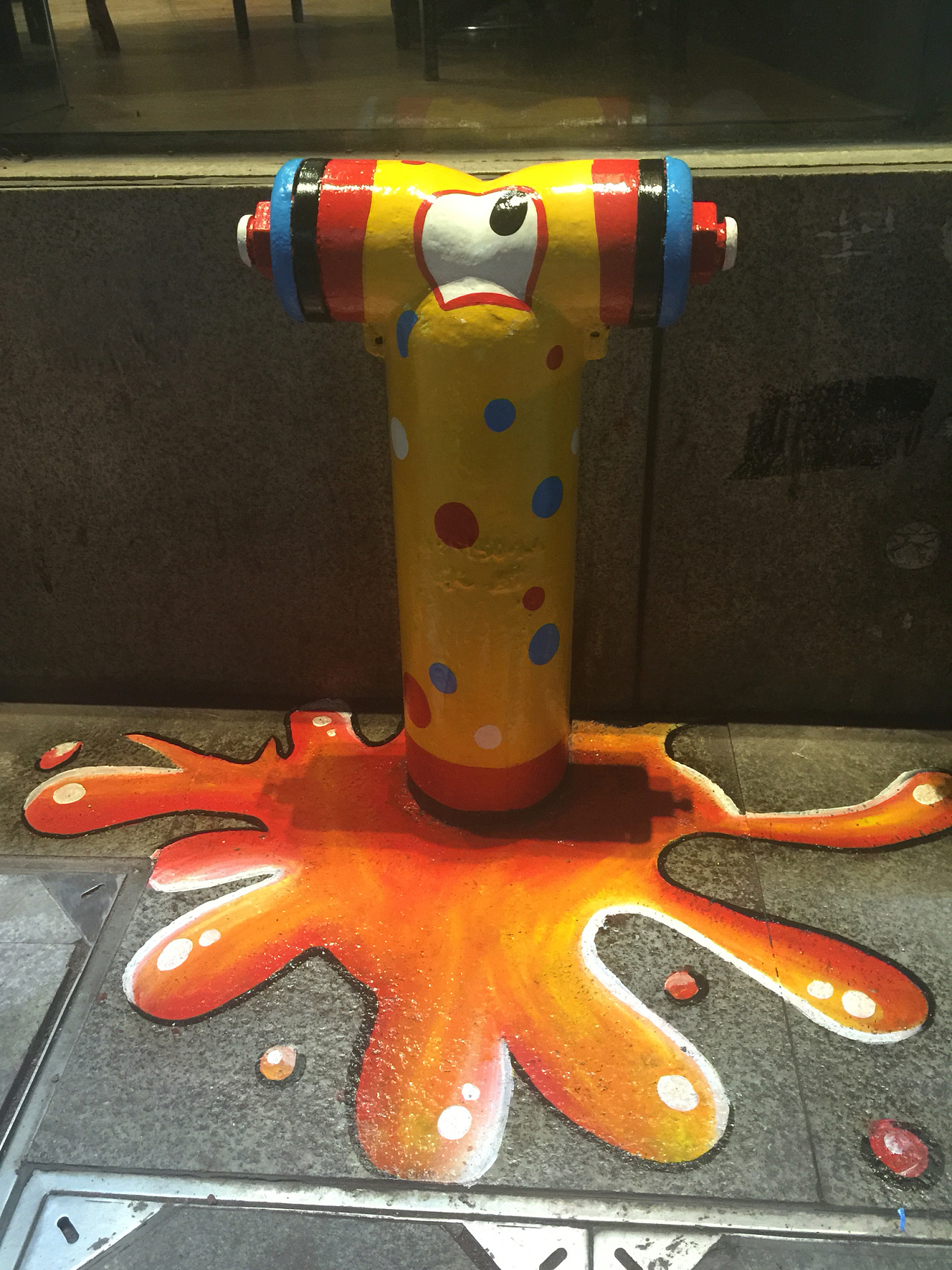 新街口消防栓街头涂鸦