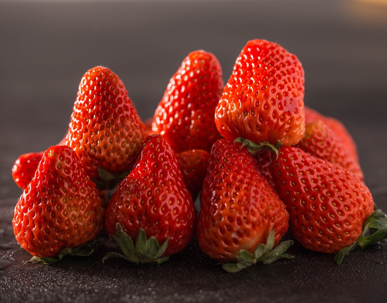高清草莓巧克力图片-图行天下素材网