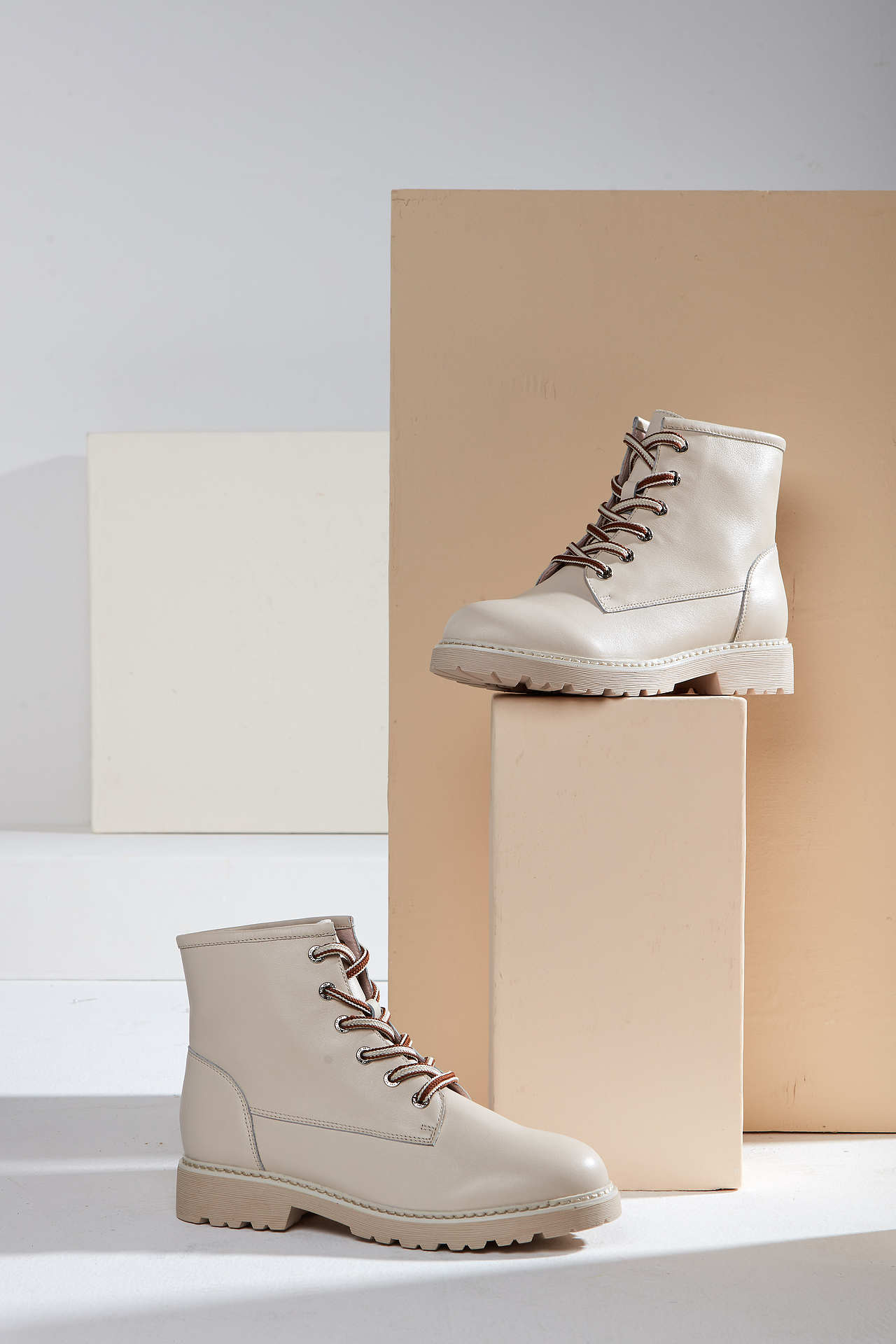 鞋子创意场景拍摄大片