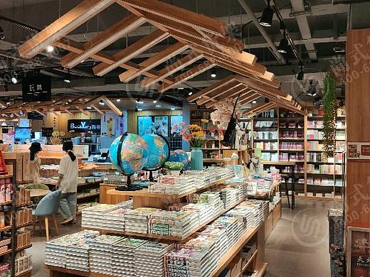 宜春化妆品展柜中岛四面架化妆品卡布灯箱免费整店定做
