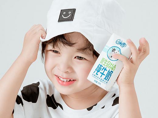 QQ星儿童牛奶摄影作品