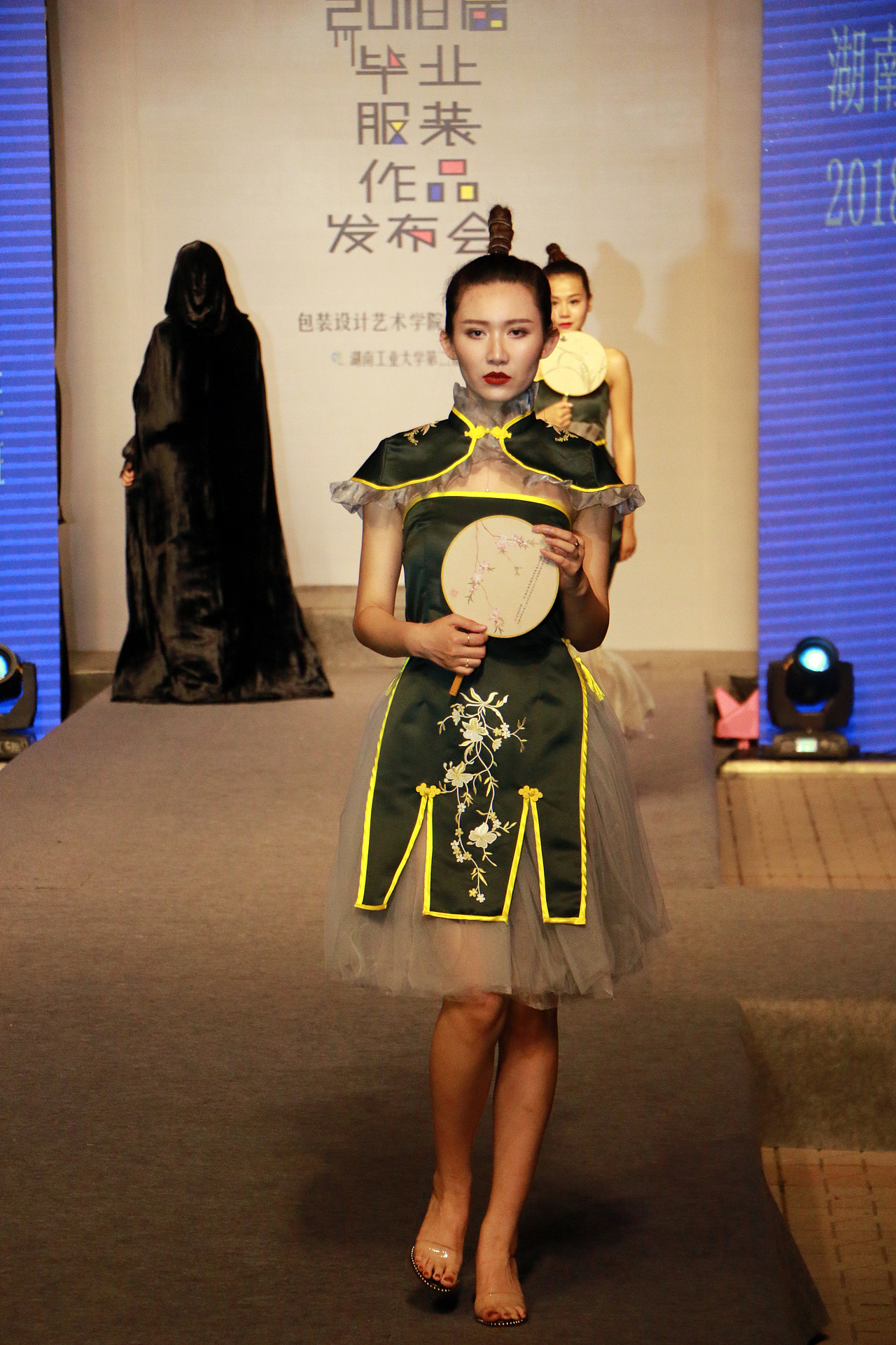 #2018毕业展#湖南工业大学2018届毕业服装作品发布会（图ZMTE4MzA4OTA4） - 人文/纪实摄影 - 站酷设计师梁小样原创素材 - 站酷ZCOOL