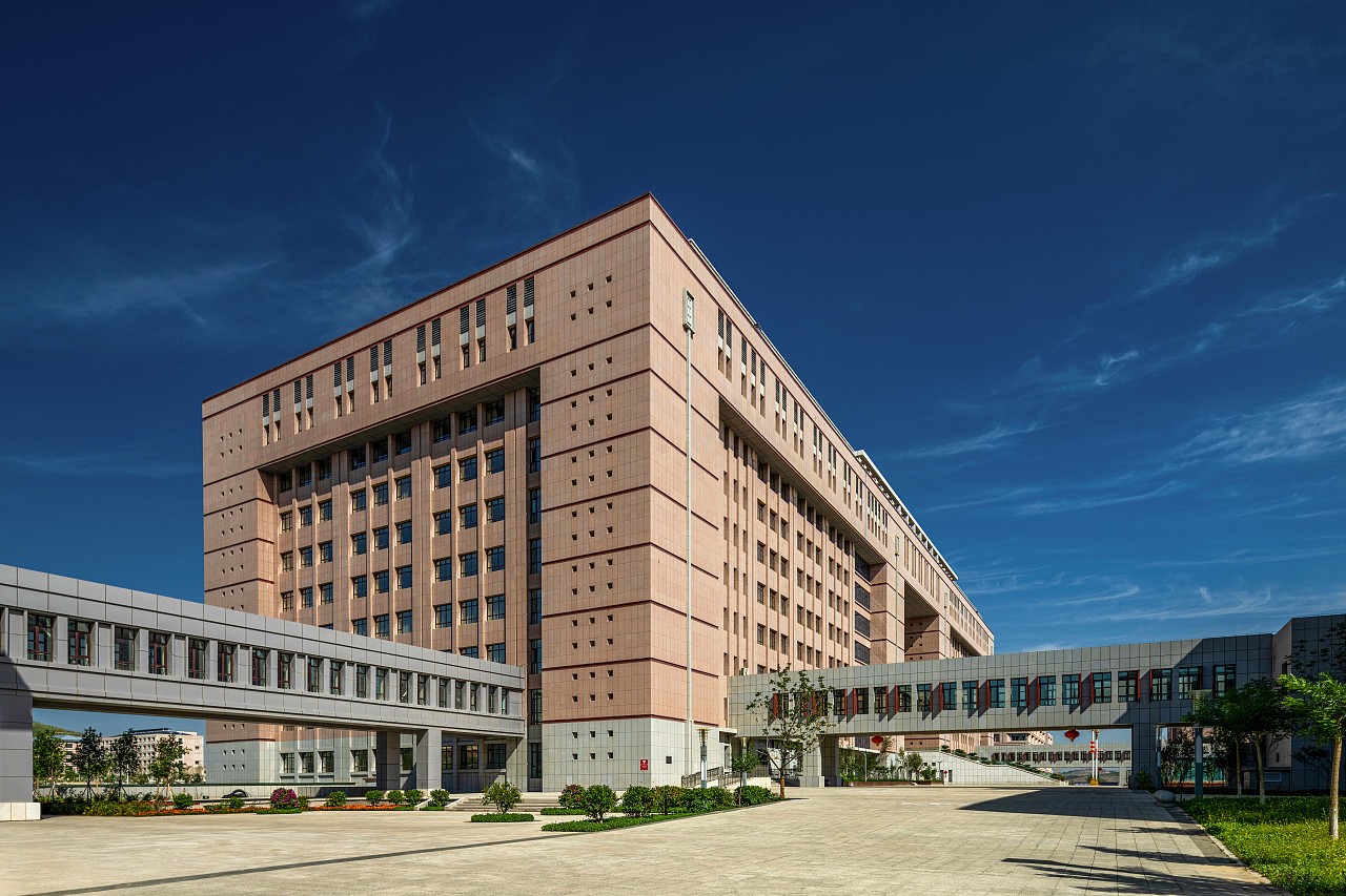 新疆 乌鲁木齐 医科大图书馆及教学楼