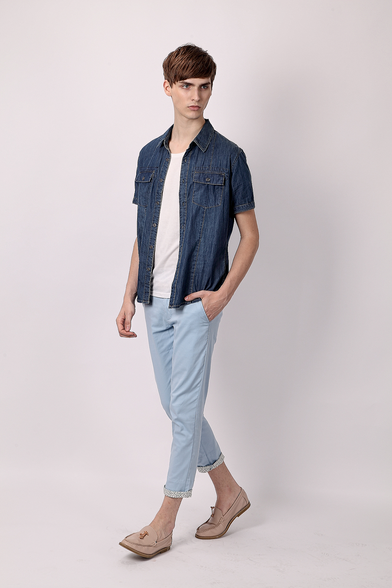 广州淘宝男装模特拍摄休闲男装外模拍摄男装模特棚拍服装纯色背景模特