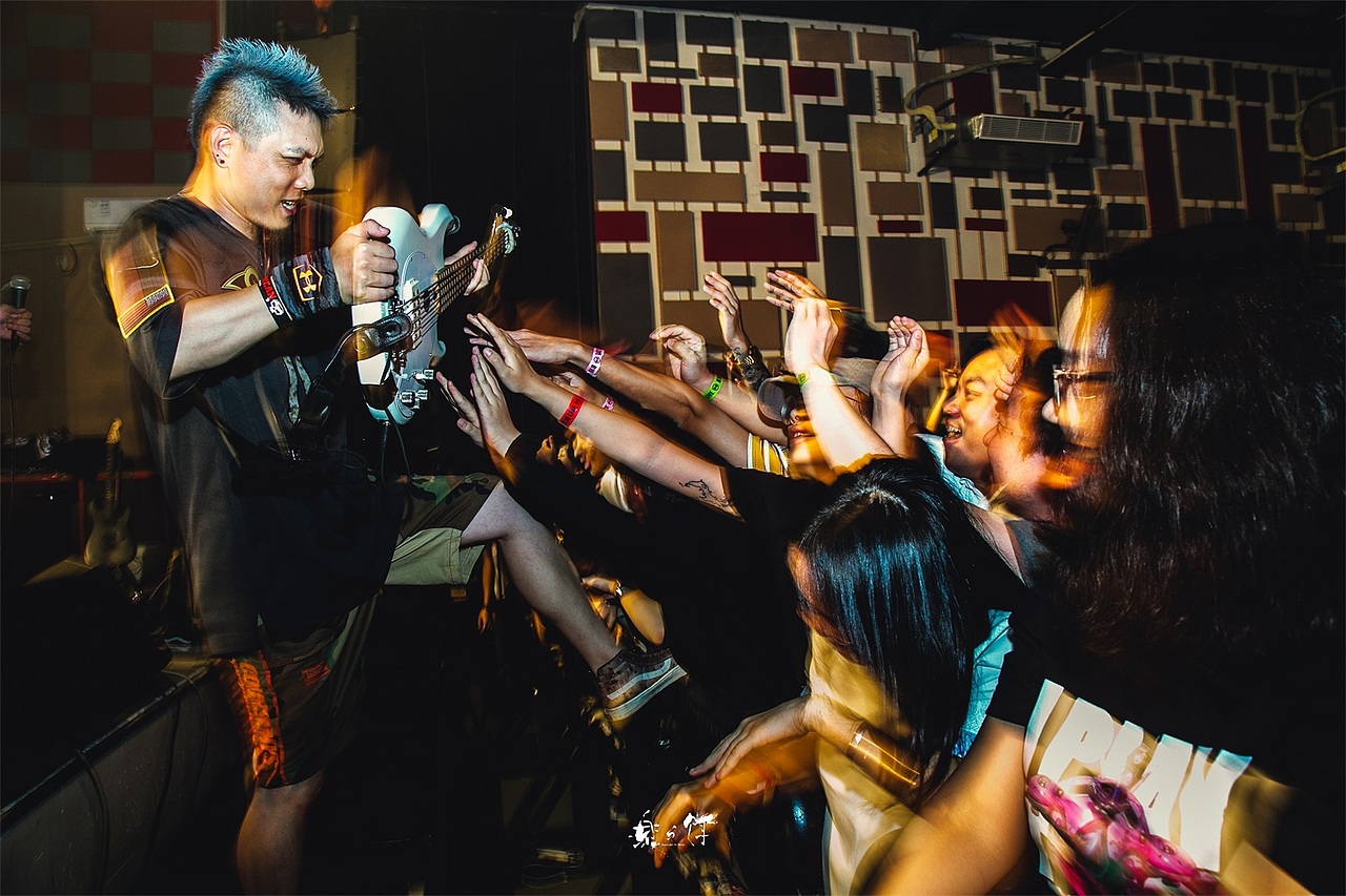 2018年 - 现场音乐LIVE演出 记录回顾（图ZMTQzMTUxMjY4） - 人像摄影 - 站酷设计师乐与饵原创素材 - 站酷ZCOOL