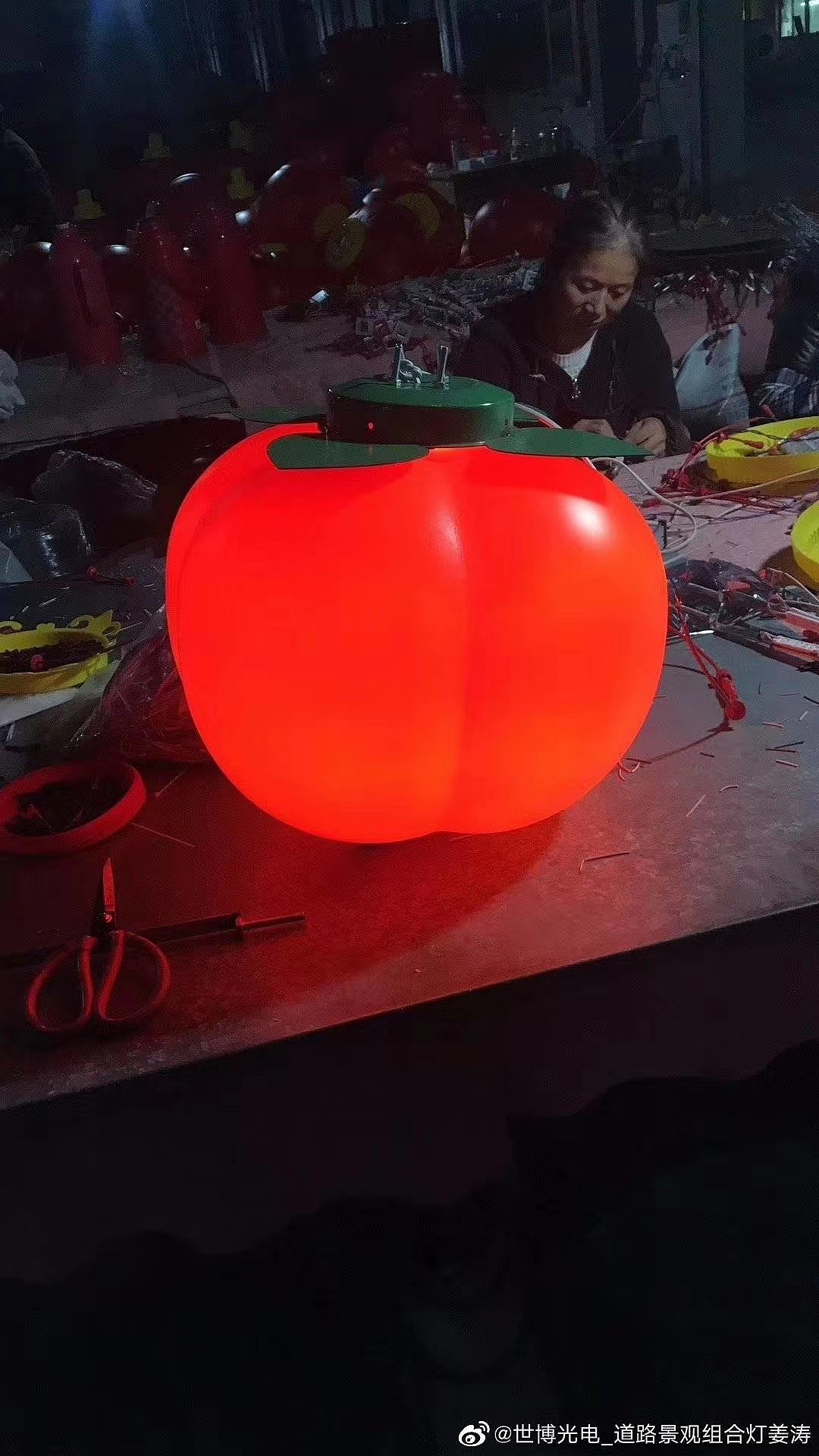 特色产业路灯杆装饰西瓜葡萄白菜樱桃桔子苹果草莓水果