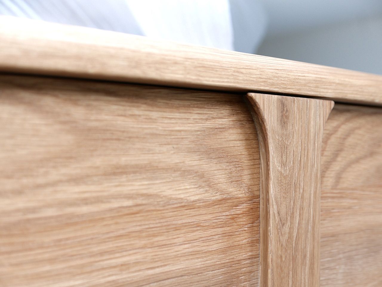 电视柜
材料:白橡木