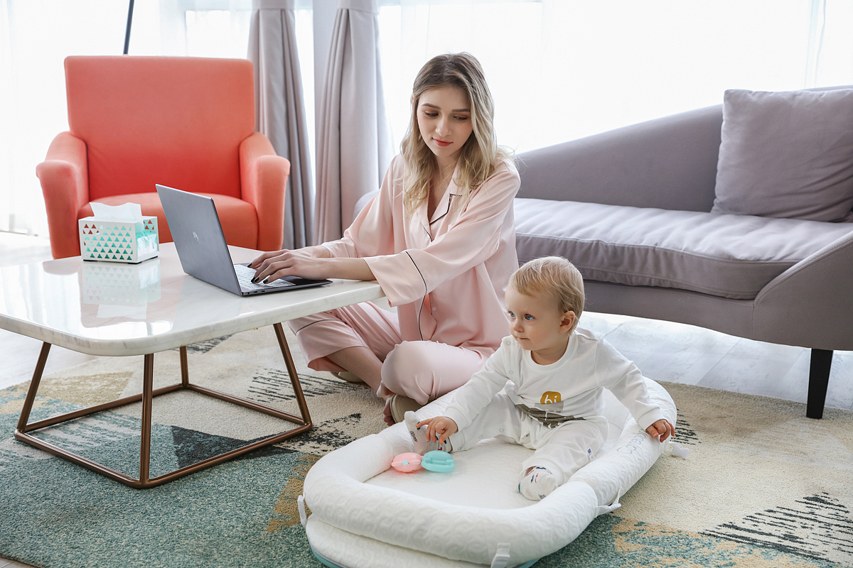 背包折叠婴儿床模特+静物拍摄