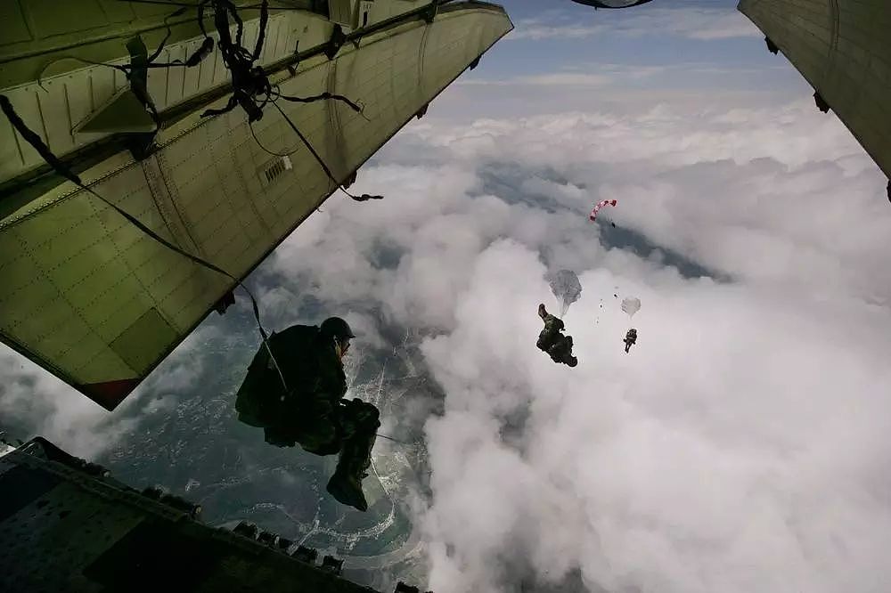 成雄海餐饮旗下阿味大虾火锅连锁品牌图库 - 设计网