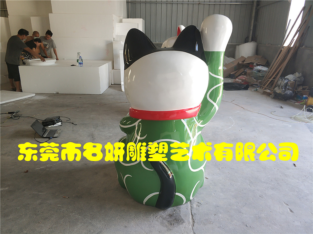 代表财和福一起到来的玻璃钢招财猫卡通雕塑纳福的寓意（图ZMTgxMTA2Nzg0） - 雕塑 - 站酷设计师添翼雕塑何小姐原创素材 - 站酷ZCOOL