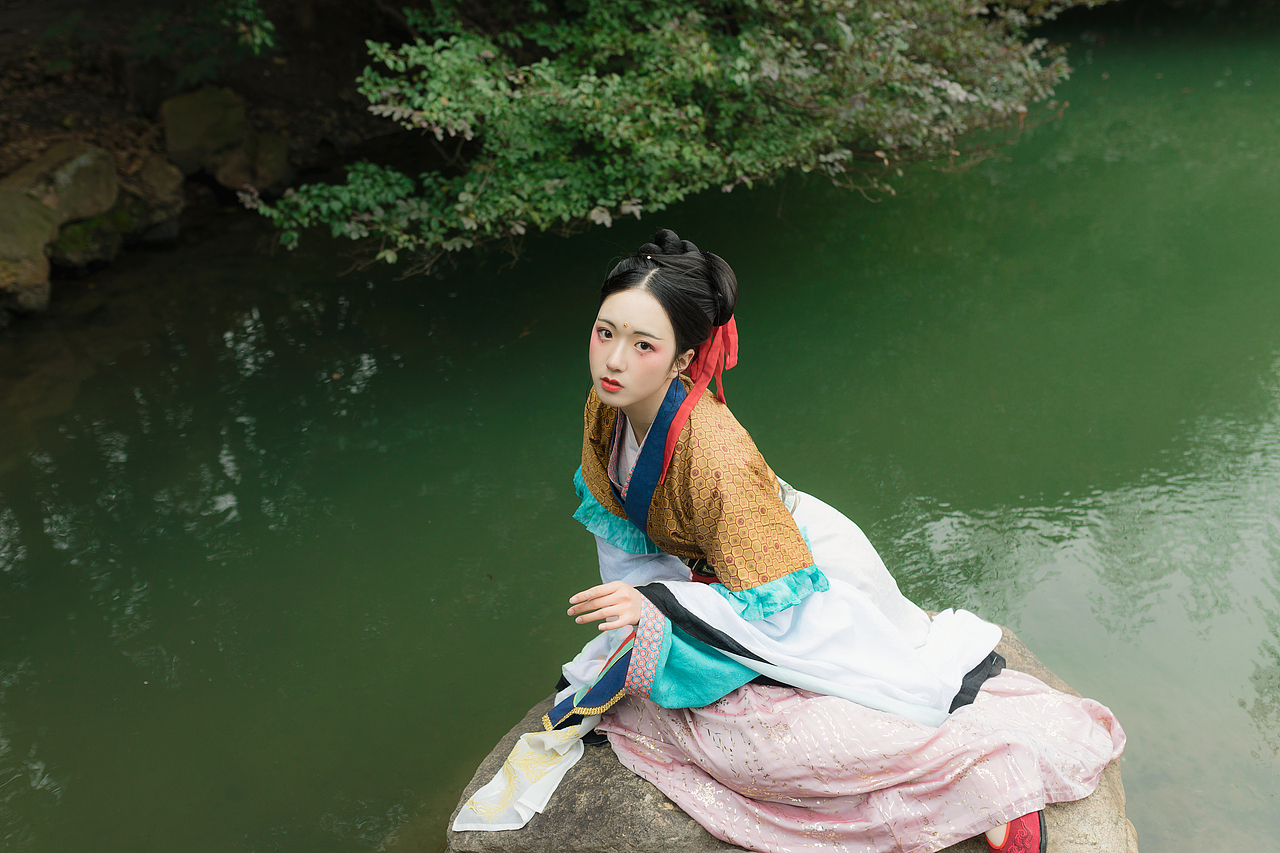 阳春三月花意浓