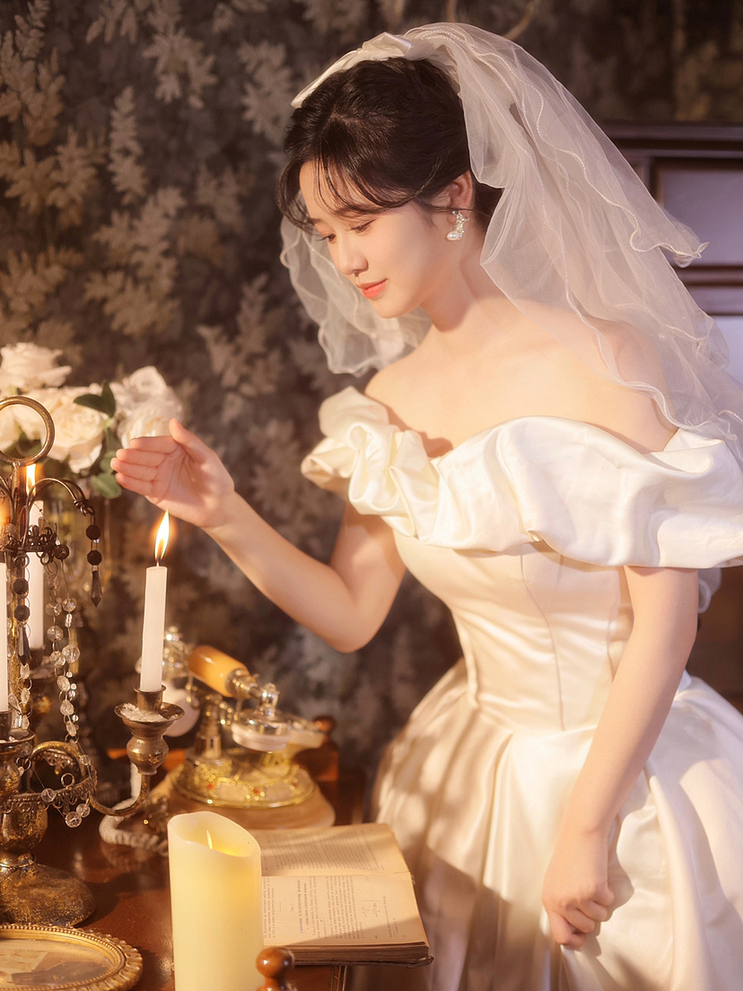 爱自己的大方美丽明艳动人👰复古单人婚纱