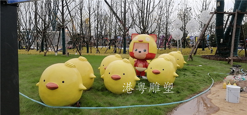 愤怒的玻璃钢小鸡卡通系列小鸡主题公园雕塑树脂摆件