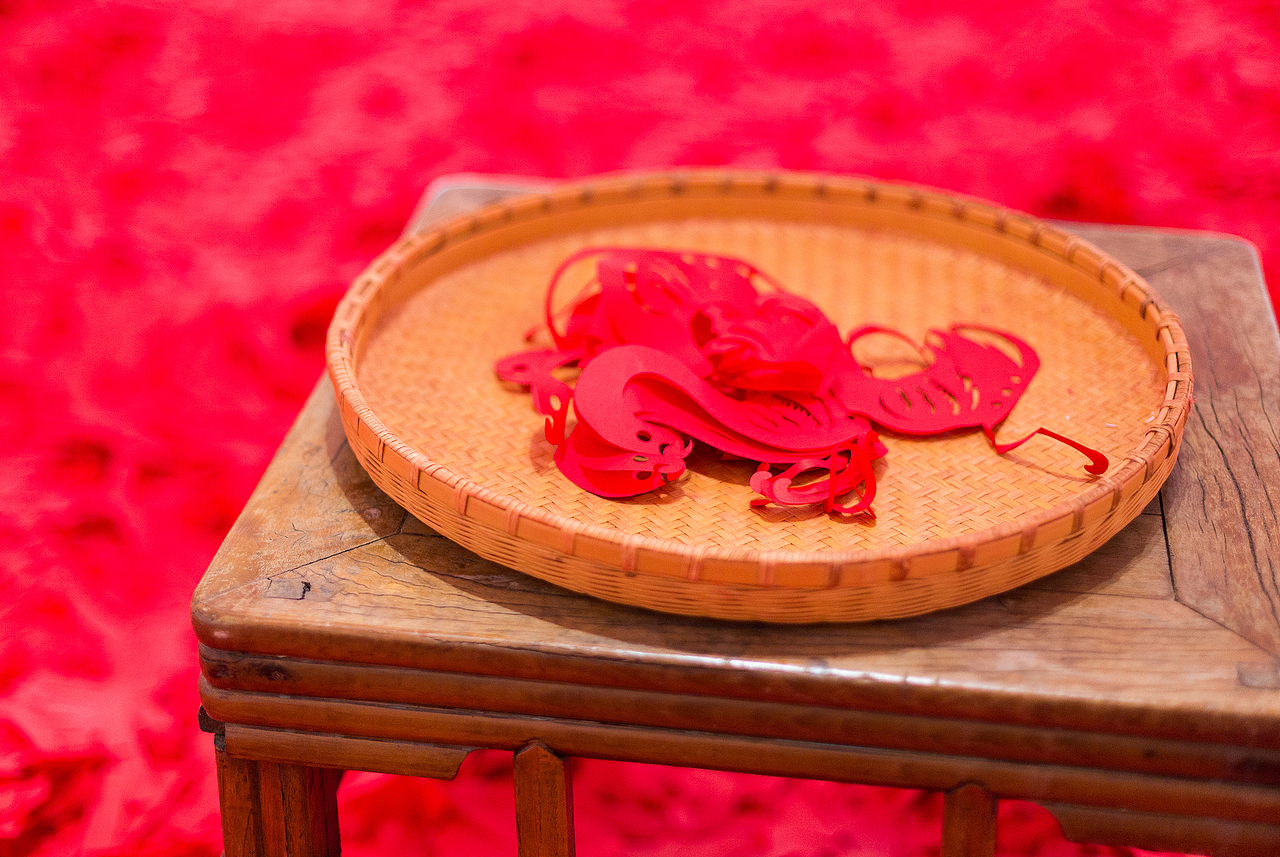 萤火虫下的剪纸展 北京站（图ZMTA0MzcyMjMy） - 其他手工艺 - 站酷设计师不是美术馆原创素材 - 站酷ZCOOL