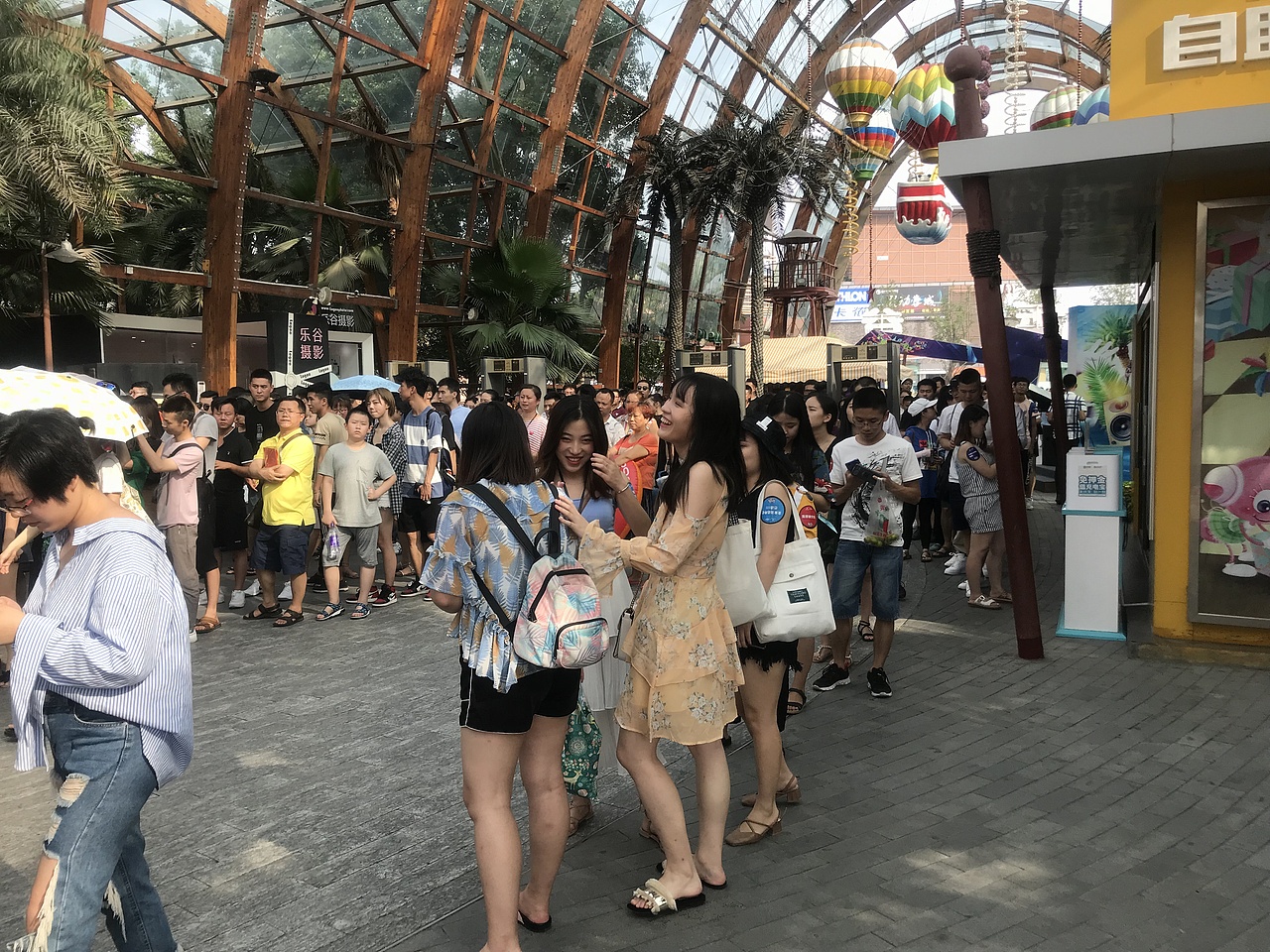 小龙坎x欢乐谷 《逃班计划》活动（图ZMTQ2NDQ3NjUy） - 海报 - 站酷设计师方丨寸原创素材 - 站酷ZCOOL