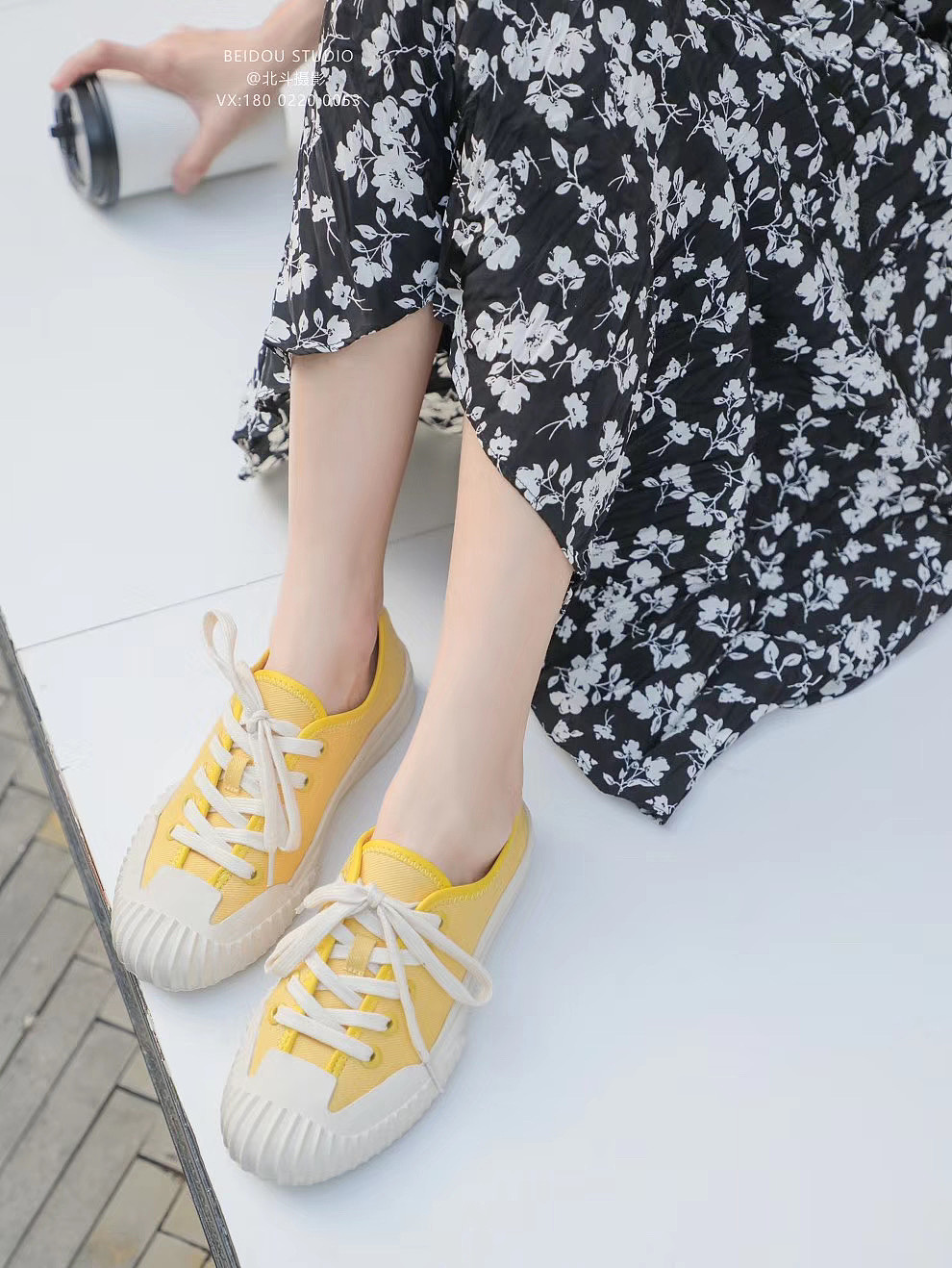 鞋子拍摄 模特女鞋拍照 广州鞋子拍摄 帆布鞋拍摄