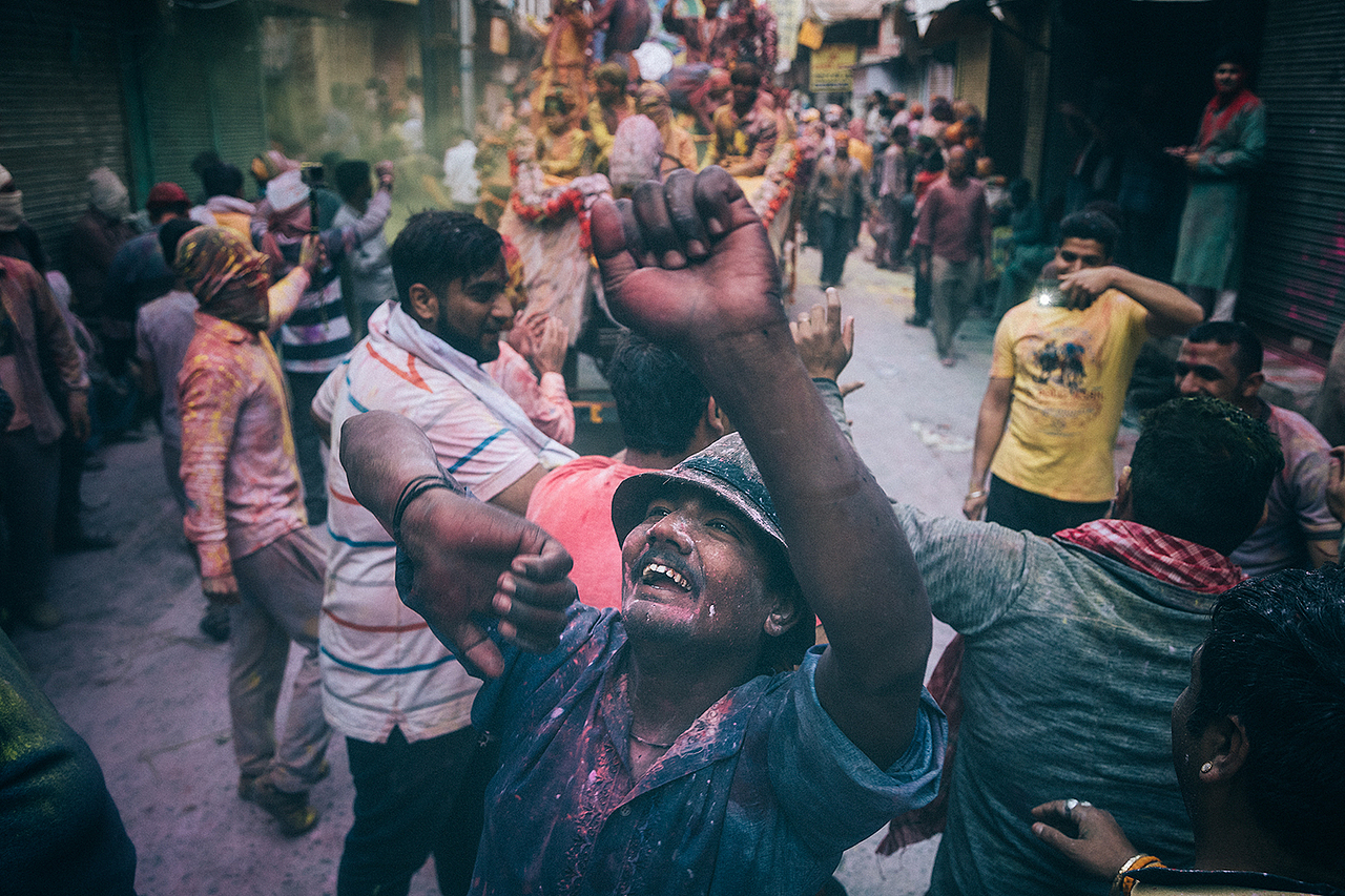 沃尔达林的洒红节