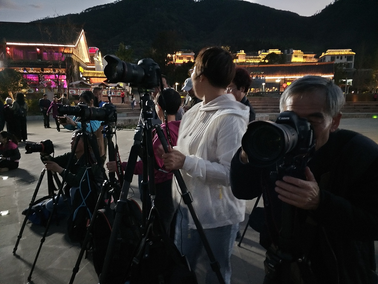 西昌学摄影找哪家?西昌王老师摄影基础班日常拍摄花絮