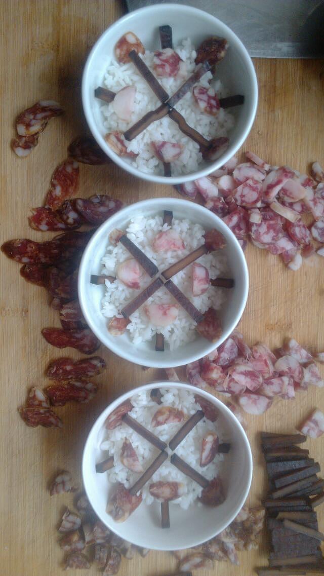 腊肠豆腐干蒸饭