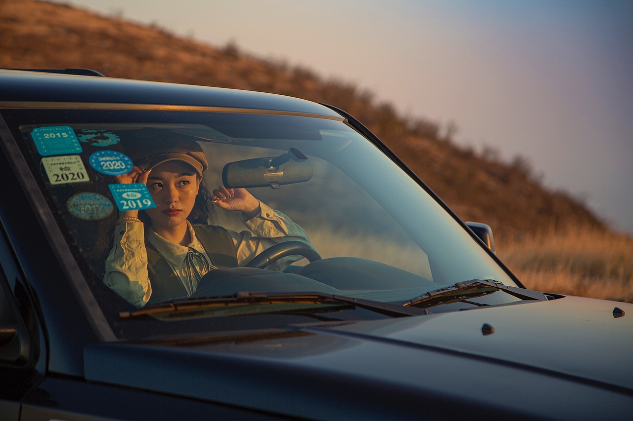 追逐光影的少女