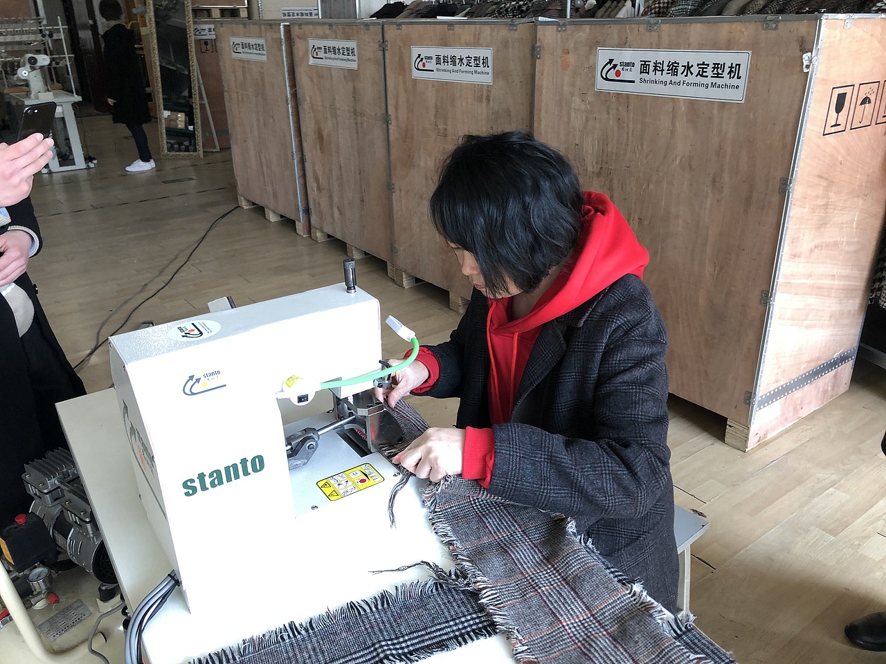 双面呢羊绒大衣流苏机，毛边机，须边机，波西米亚复古（图ZMTQ5MzAyMTgw） - 工业用品/机械 - 站酷设计师思坦途特种缝纫机原创素材 - 站酷ZCOOL