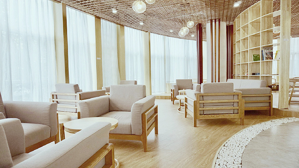 月出清皎洁,照我瑜佳人——月出瑜伽空间