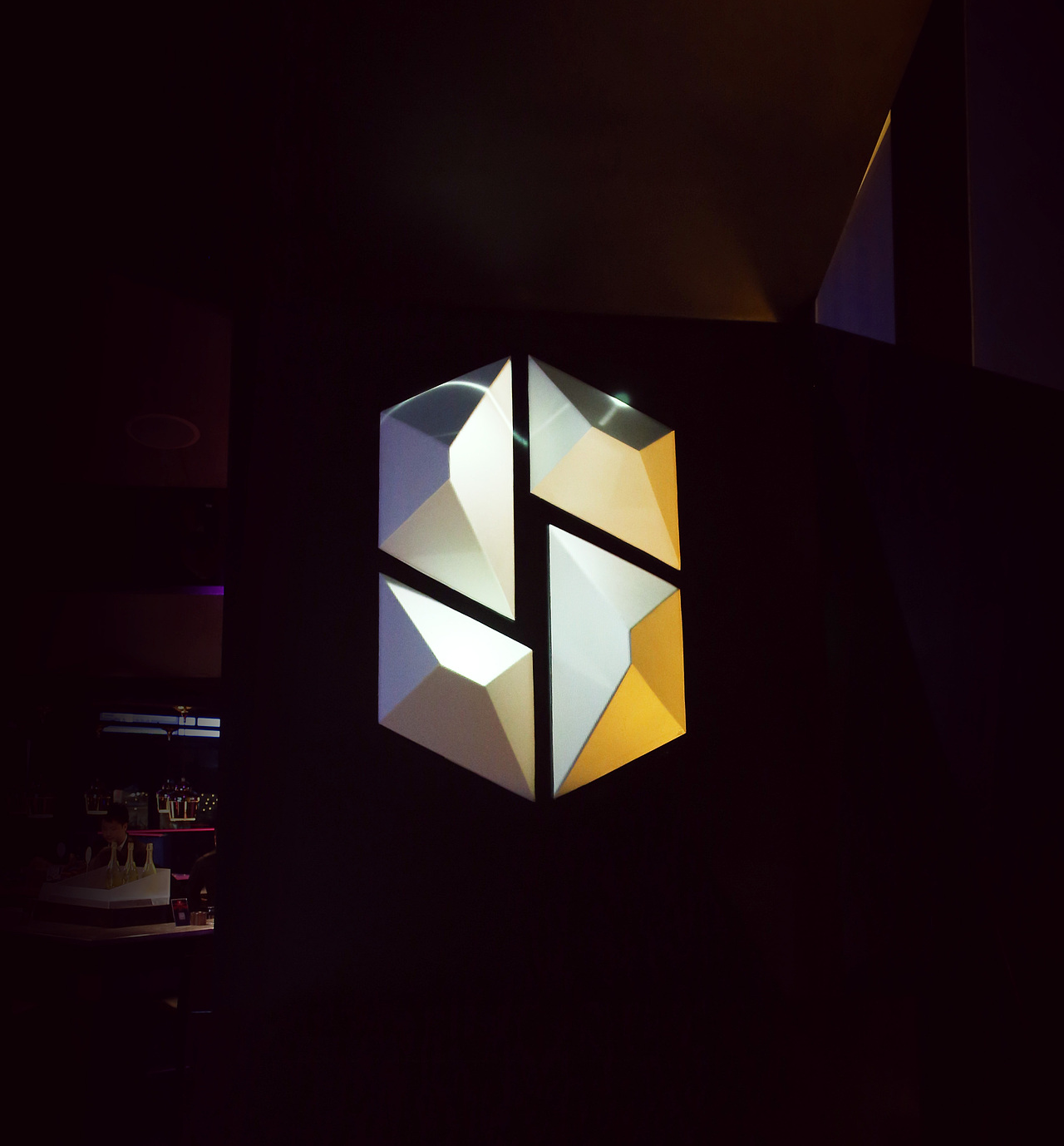 室内创意投影3D MAPPING －SOMEONE CULB（图ZNjU4Mjc2MTI=） - Motion Graphic - 站酷设计师huxinh原创素材 - 站酷ZCOOL