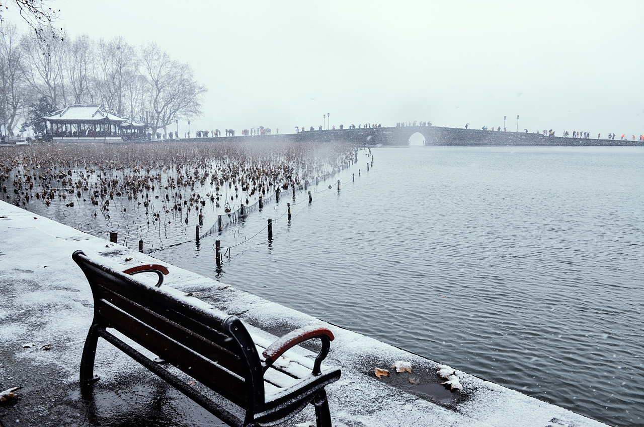 一下雪，杭州就变成了临安，来看看西湖“断桥残雪”的美景吧
