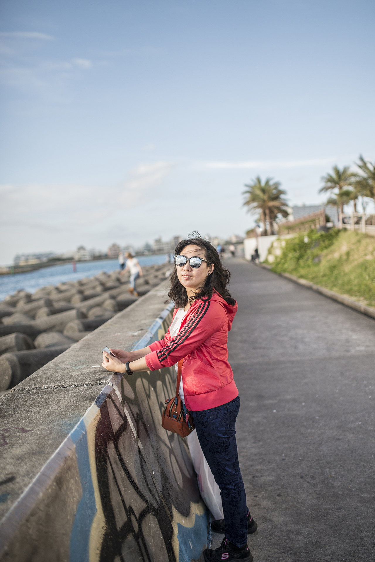 冲绳海边惬意一笑