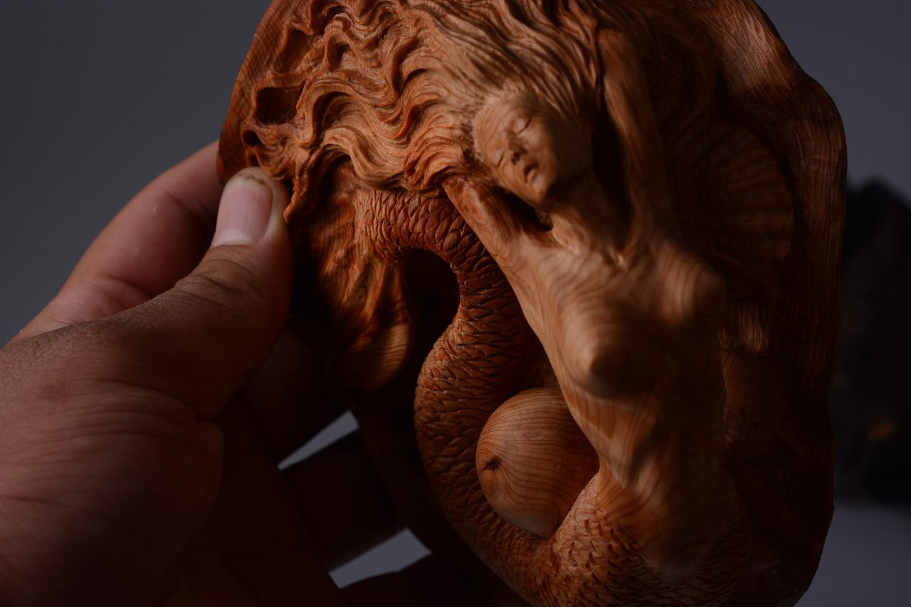 东匠集锦汇木雕崖柏变异瘤海的女儿摆件