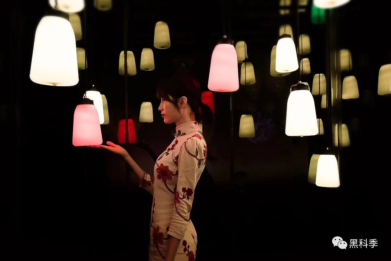 缘起,在人群中,我看见你。缘灭,我看见你,在人群中