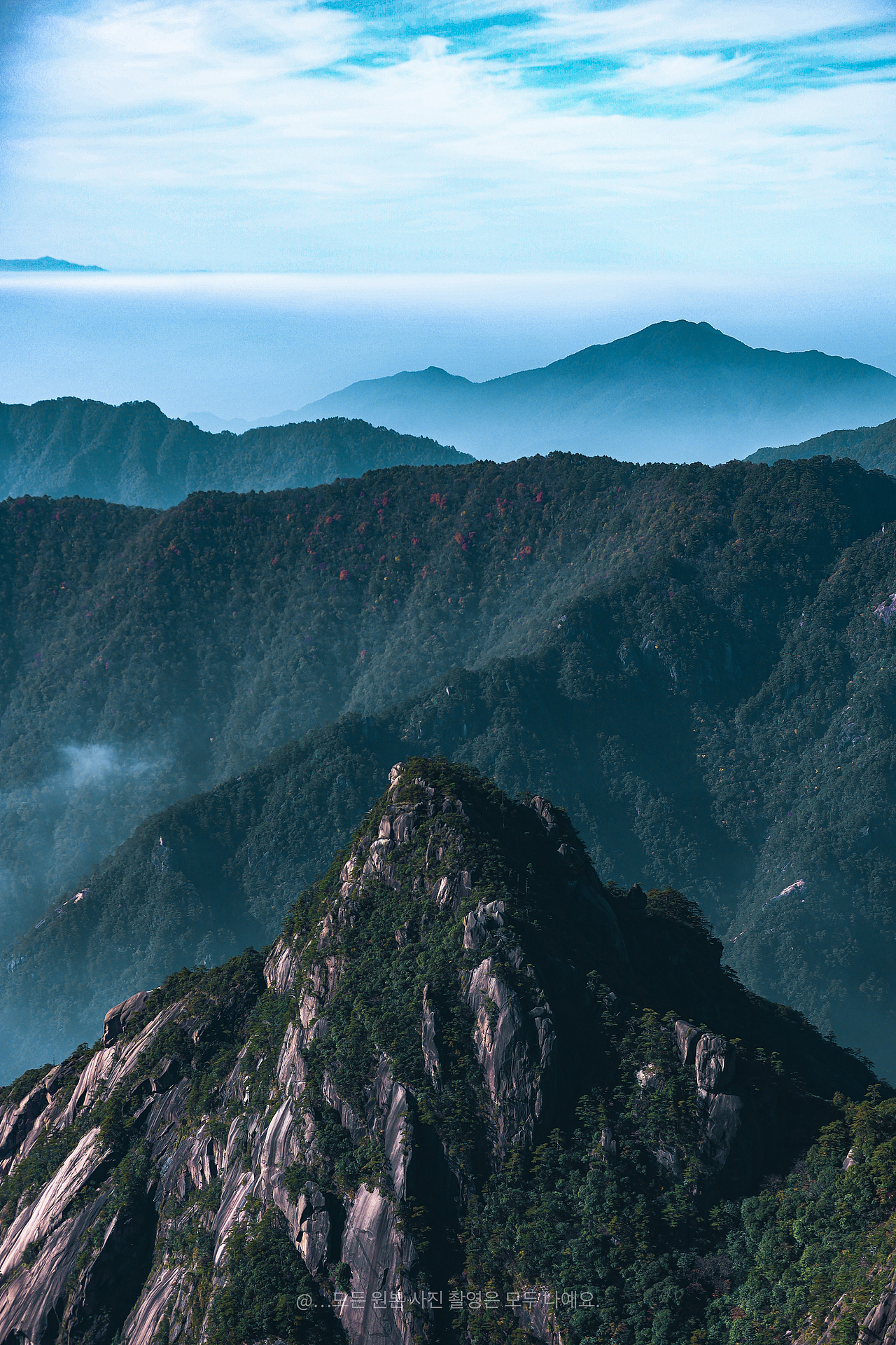 云雾山间:探寻诗意的自然秘境