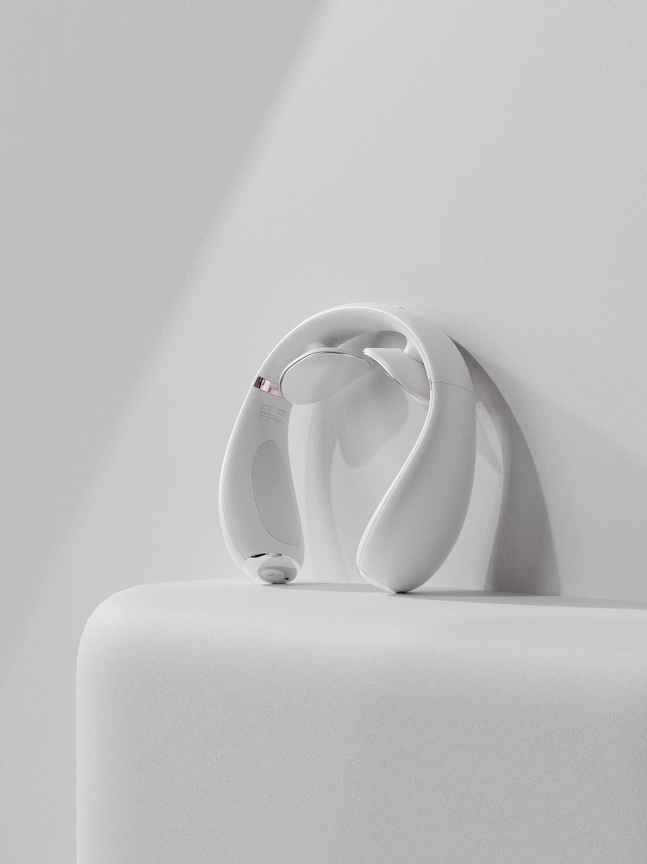 颈部按摩仪（图ZMjc5NTEzMDcy） - 生活用品 - 站酷设计师九方设计原创素材 - 站酷ZCOOL