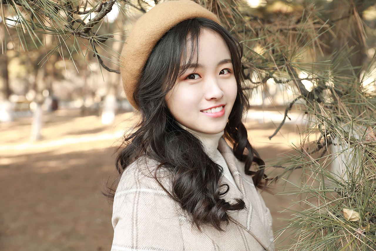 秋季校园少女冬日暖阳