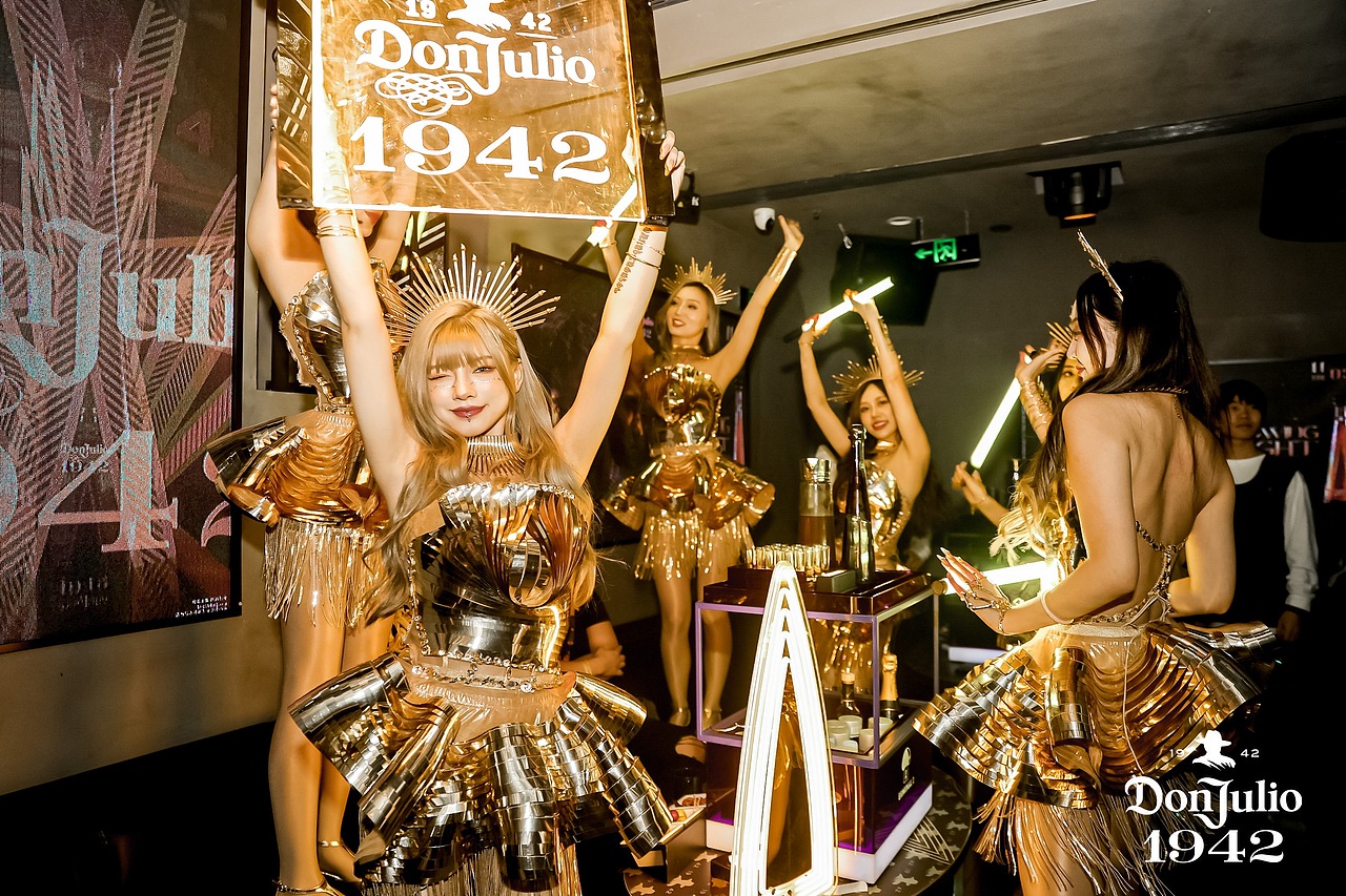 这叫美女如云吧