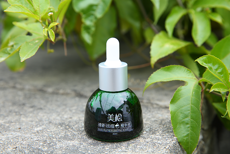 祛痘精华液 室外拍摄
