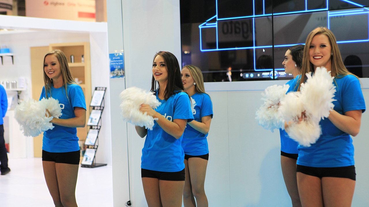 美国 CES 会展海报合成 2017-2018两届拉斯维加斯参展（图ZMTM4NjEzNTY0） - 海报 - 站酷设计师森林摄影原创素材 - 站酷ZCOOL