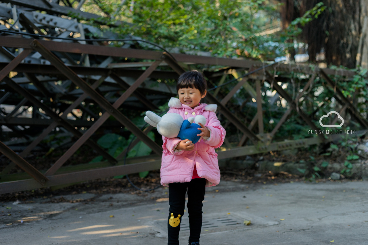 洒满晨光的街（图ZNjc3MjM2NDg=） - 人像摄影 - 站酷设计师yunsome原创素材 - 站酷ZCOOL